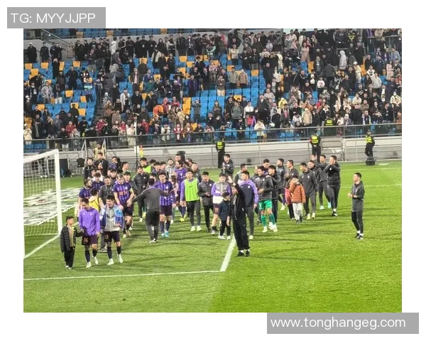 足球明星虚拟操控视频揭秘如何在虚拟世界中体验真实球场激情与技巧